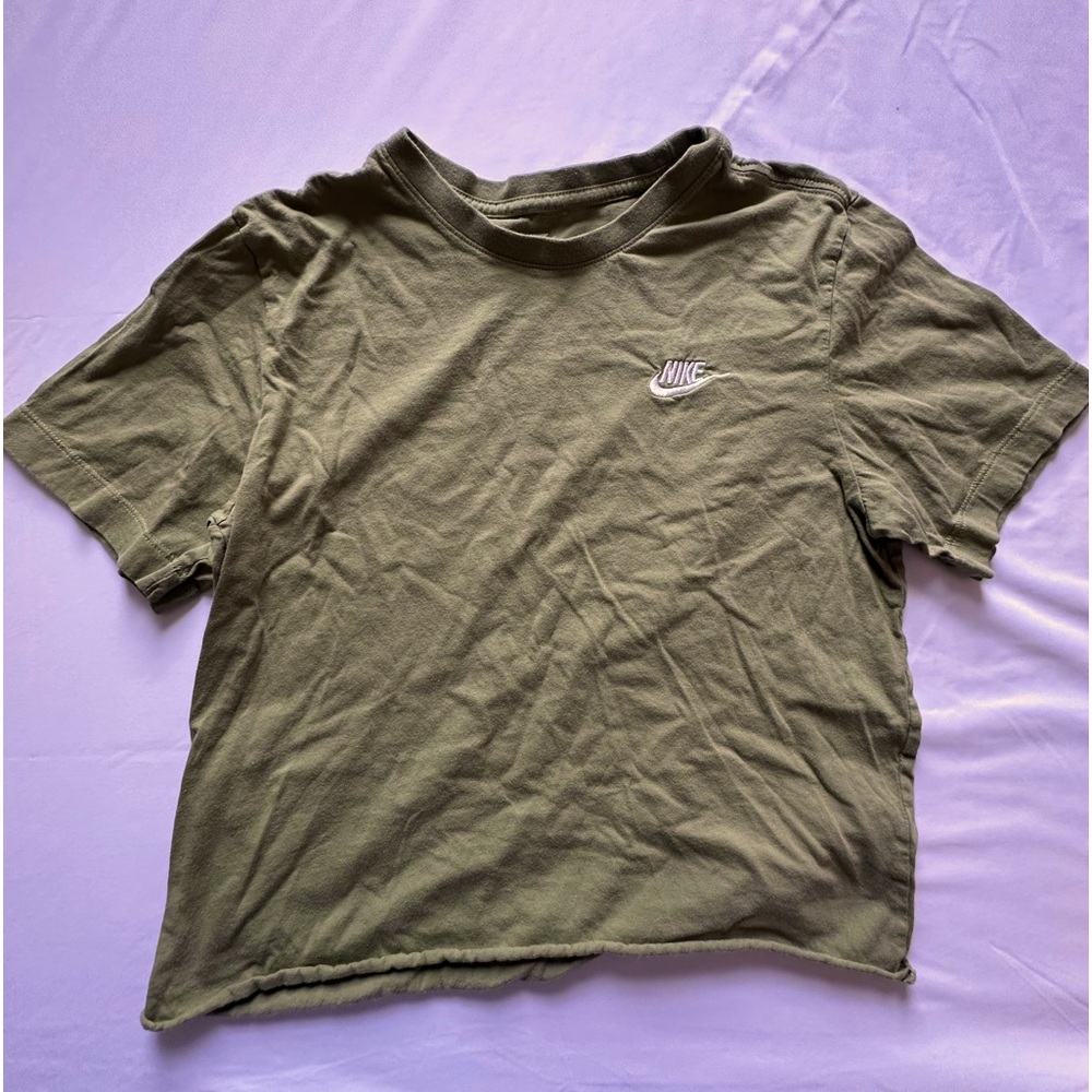 NIKE // CROPPED T SHIRT // SIZE S